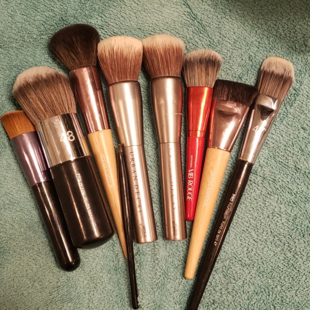 Makeup brushes